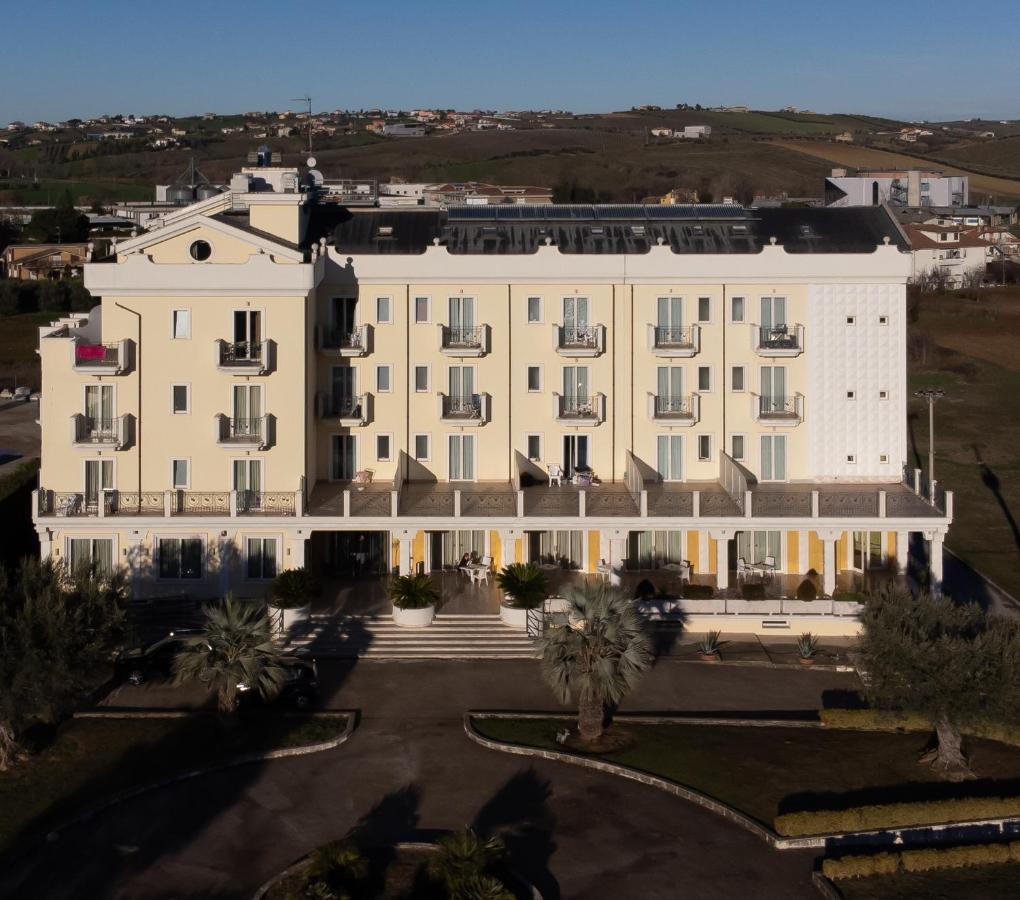 Hotel Concorde Sant'Egidio alla Vibrata Zewnętrze zdjęcie