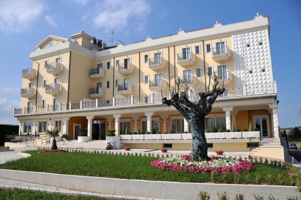 Hotel Concorde Sant'Egidio alla Vibrata Zewnętrze zdjęcie