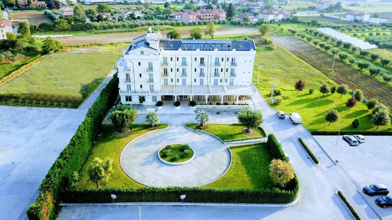 Hotel Concorde Sant'Egidio alla Vibrata Zewnętrze zdjęcie
